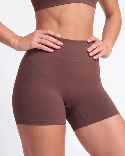 Celeste Invisible Scrunch Shorts 4"